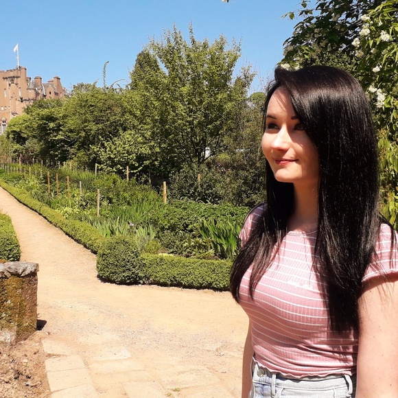 Meet your Posher, Amanda - Picture 4 of 7